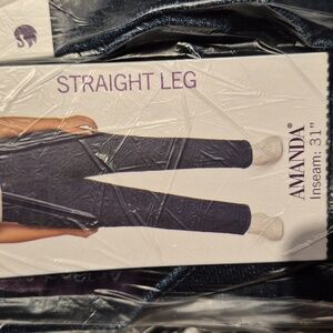 16x31: Gloria Vanderbilt "Amanda" Str. Leg Jeans